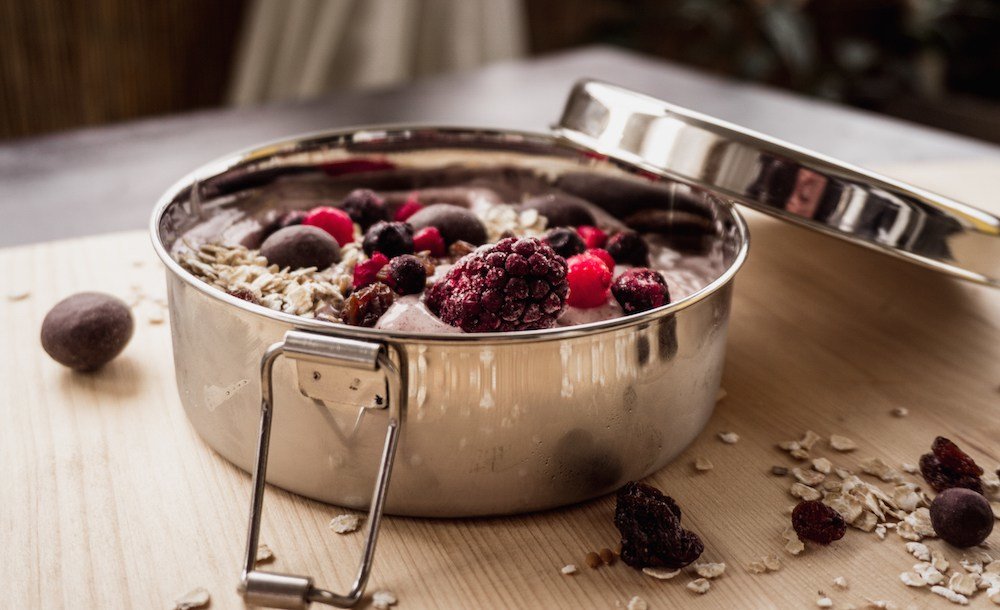 Acai Lunch Bowl mit schokolierten Kakaobohnen - CauCawa - Ehrlicher Kakao