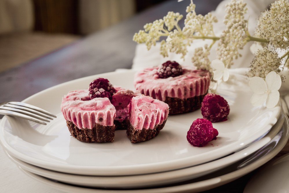 Himbeer-Nuss Törtchen mit Kakao - CauCawa - Ehrlicher Kakao