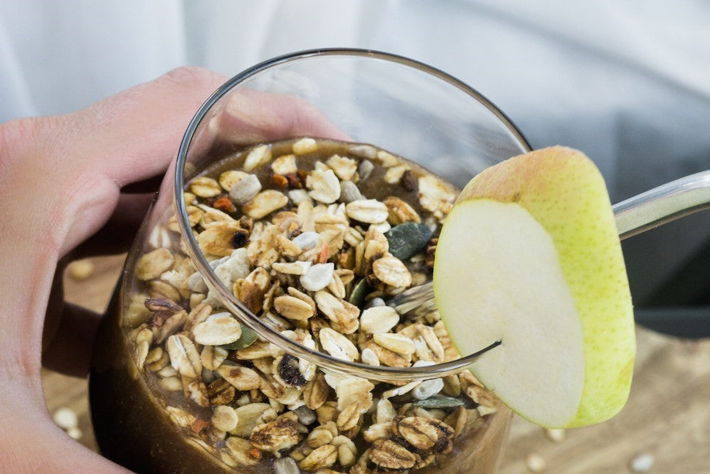 Schokoladiger Smoothie mit Granola - CauCawa - Ehrlicher Kakao