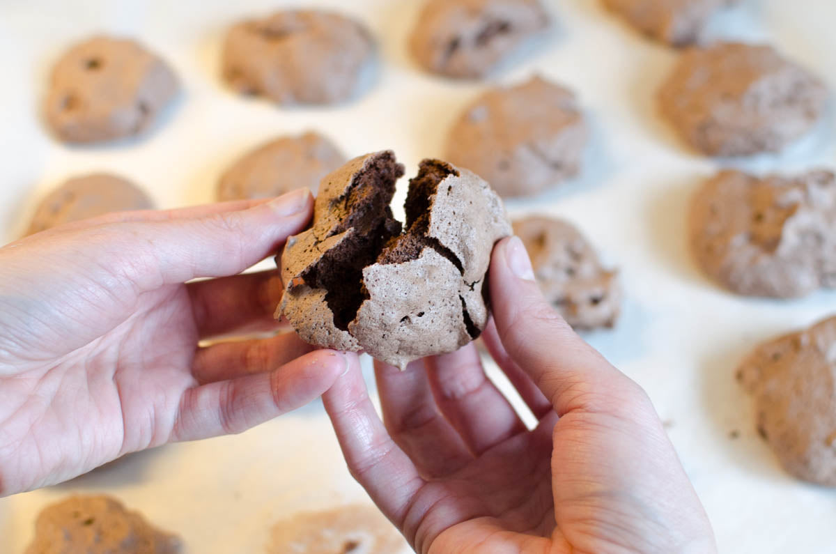 Luftige Schokobusserl mit Schokostücken - CauCawa - Ehrlicher Kakao