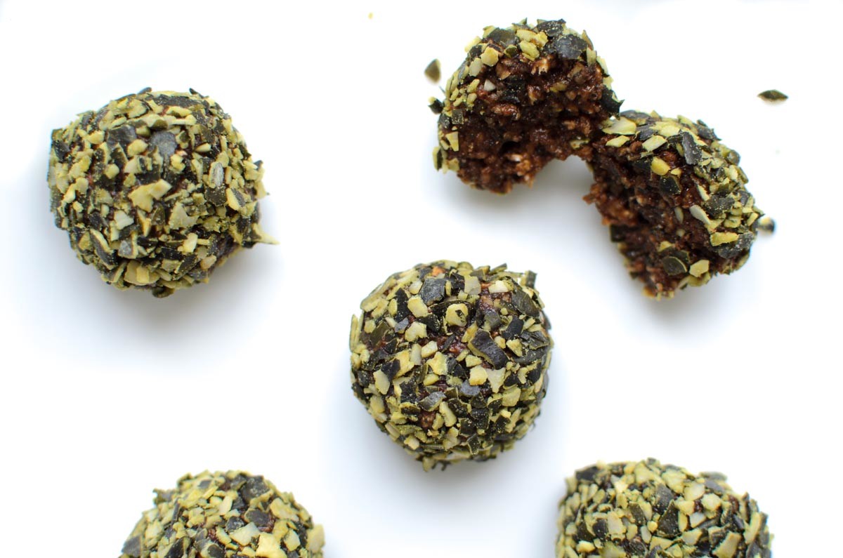 Energiekugeln mit Kakao und Kürbiskernen - CauCawa - Ehrlicher Kakao