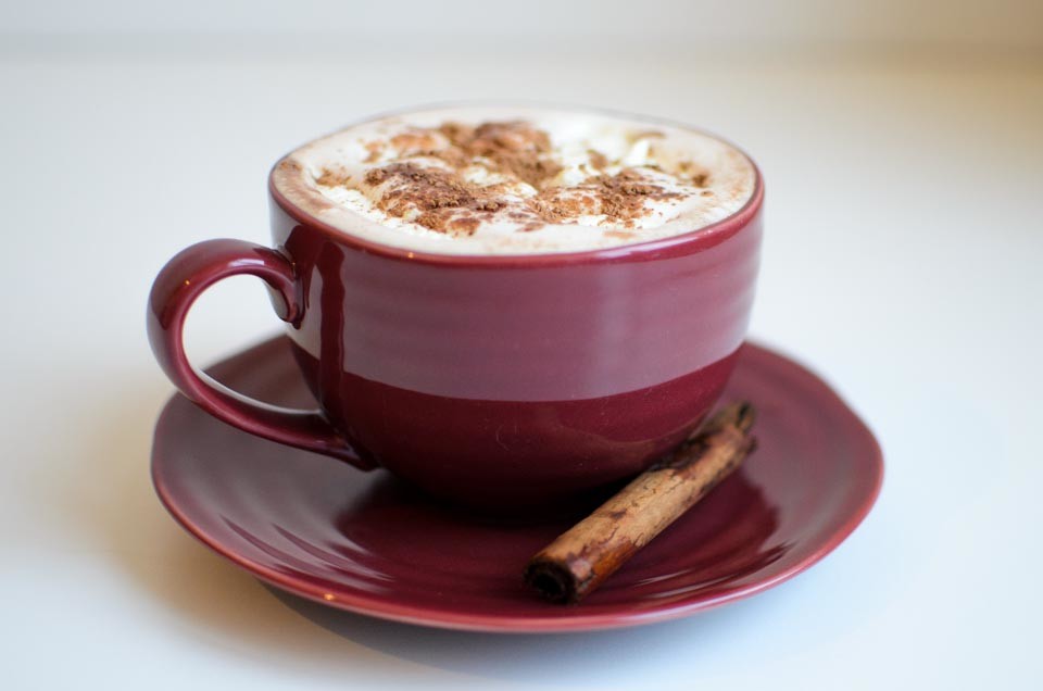 Heiße Trinkschokolade mit selbstgemachtem Kürbis-Sirup (Pumpkin Spice) - CauCawa - Ehrlicher Kakao